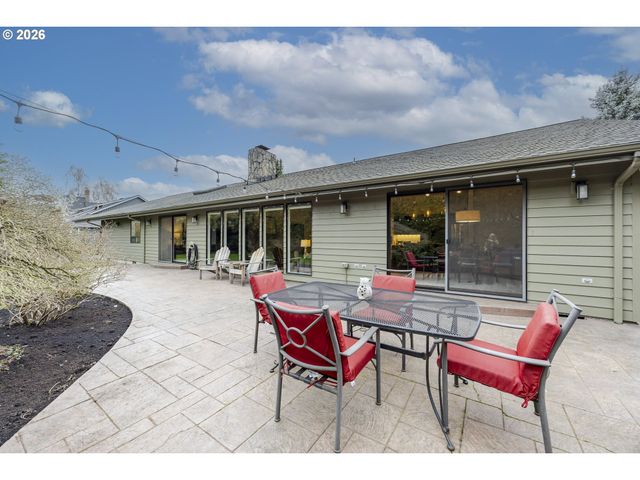 2071 MUSKET St, Eugene, OR 97408