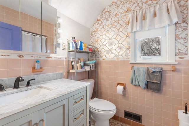 17 Tyler St, Malden, MA 02148