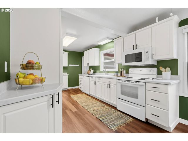 4307 Sw MARIGOLD St, Portland, OR 97219