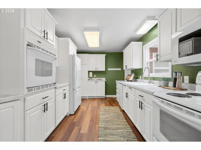 4307 Sw MARIGOLD St, Portland, OR 97219