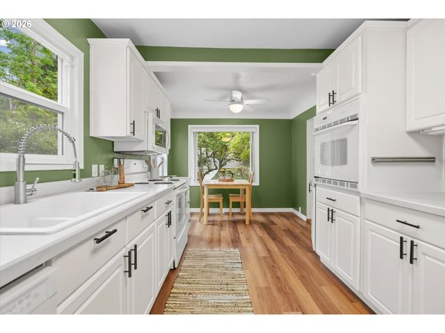 4307 Sw MARIGOLD St, Portland, OR 97219