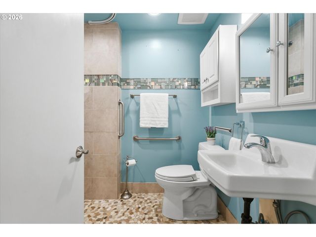 4307 Sw MARIGOLD St, Portland, OR 97219