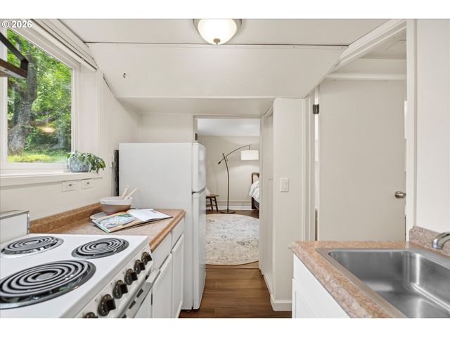 4307 Sw MARIGOLD St, Portland, OR 97219