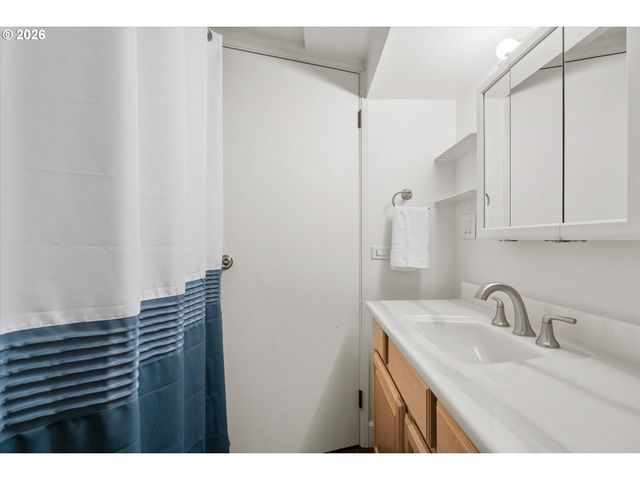4307 Sw MARIGOLD St, Portland, OR 97219