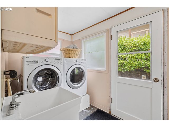 4307 Sw MARIGOLD St, Portland, OR 97219