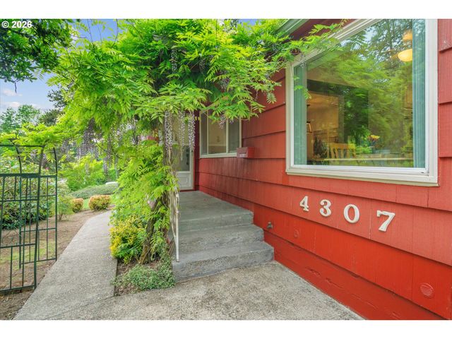 4307 Sw MARIGOLD St, Portland, OR 97219