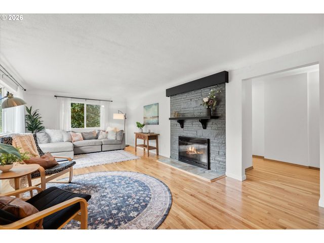 4307 Sw MARIGOLD St, Portland, OR 97219