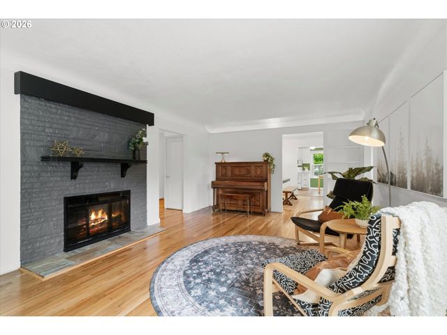 4307 Sw MARIGOLD St, Portland, OR 97219
