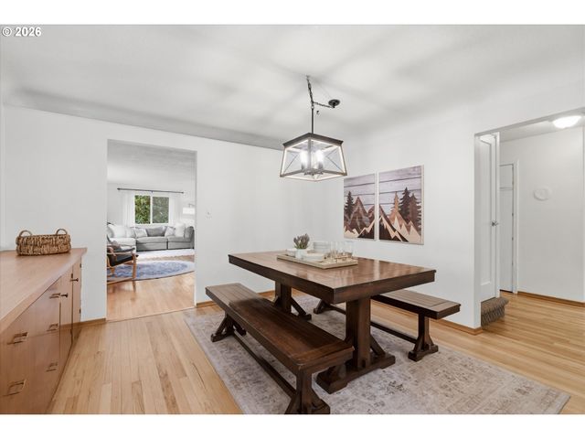 4307 Sw MARIGOLD St, Portland, OR 97219