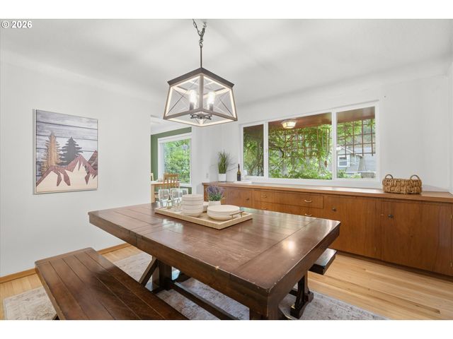 4307 Sw MARIGOLD St, Portland, OR 97219