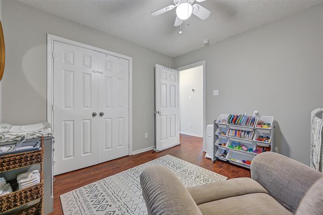 211 Live Oak Lane, Friendswood, TX 77546