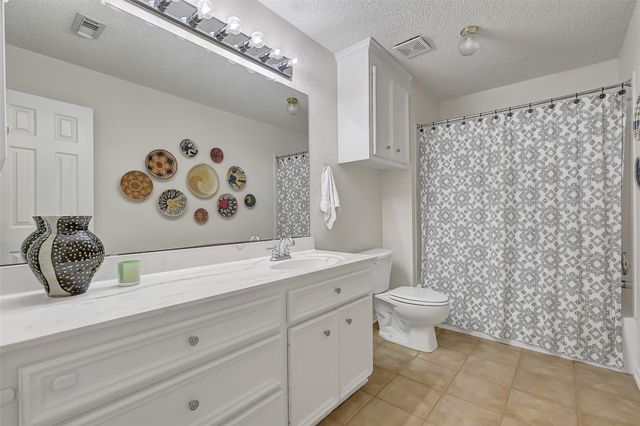211 Live Oak Lane, Friendswood, TX 77546