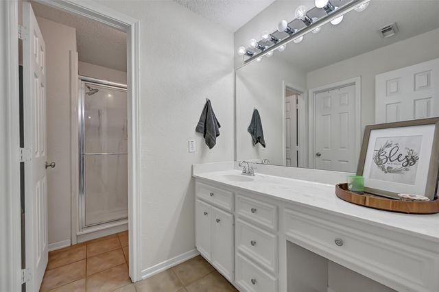 211 Live Oak Lane, Friendswood, TX 77546