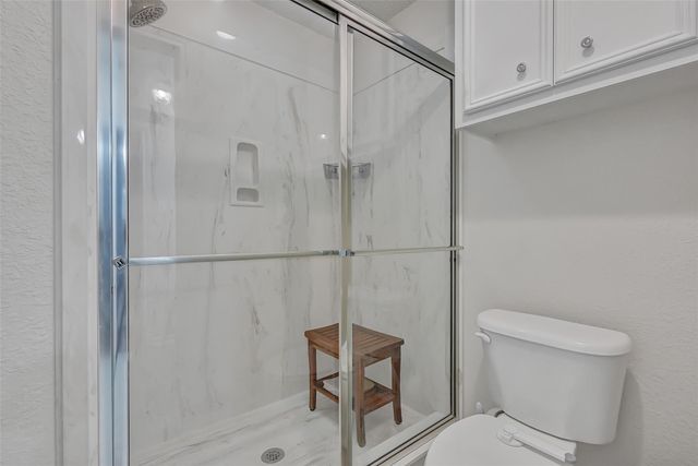 211 Live Oak Lane, Friendswood, TX 77546