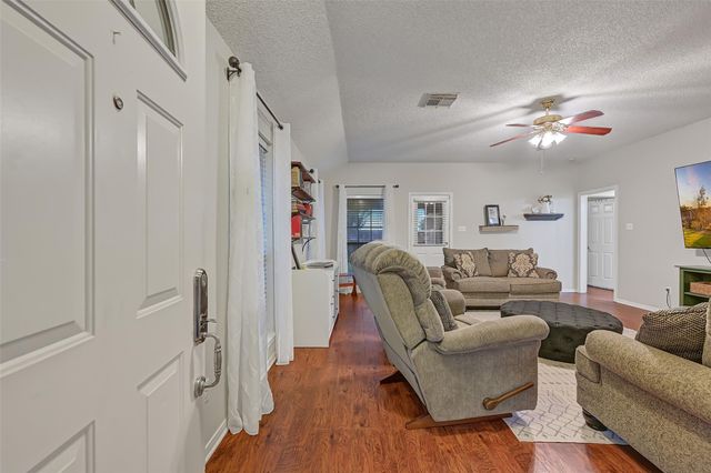 211 Live Oak Lane, Friendswood, TX 77546