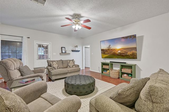 211 Live Oak Lane, Friendswood, TX 77546