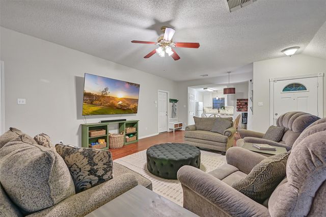 211 Live Oak Lane, Friendswood, TX 77546