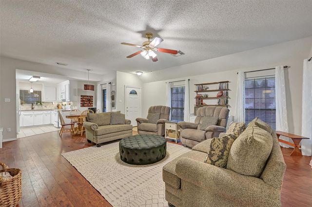 211 Live Oak Lane, Friendswood, TX 77546