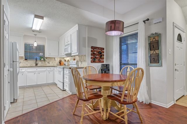 211 Live Oak Lane, Friendswood, TX 77546