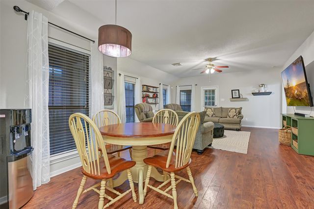 211 Live Oak Lane, Friendswood, TX 77546