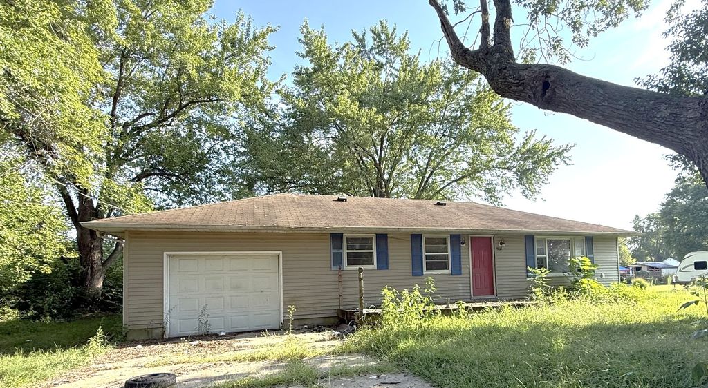 Image 1 of property listing at 508 Euclid Avenue, Iuka, IL 62849