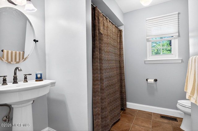 45 Winchester Court, Aberdeen, NJ 07747