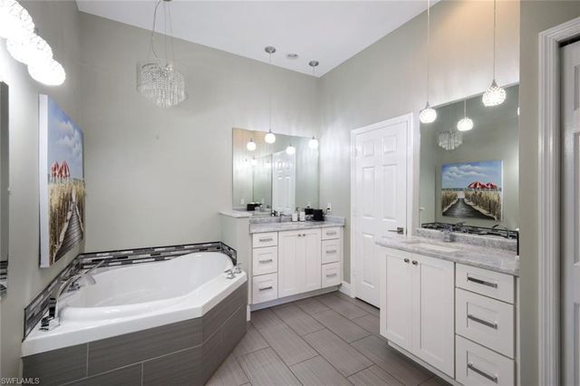 898 Egrets RUN # 201, Naples, FL 34108