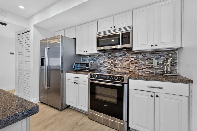 602 LIME AVENUE 101, Clearwater, FL 33756
