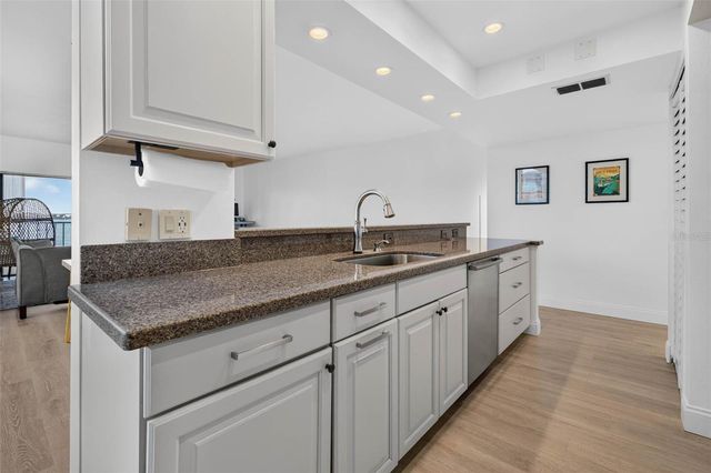 602 LIME AVENUE 101, Clearwater, FL 33756