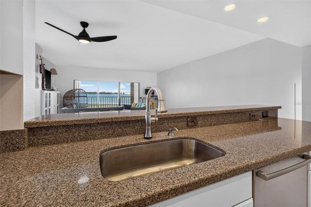 602 LIME AVENUE 101, Clearwater, FL 33756