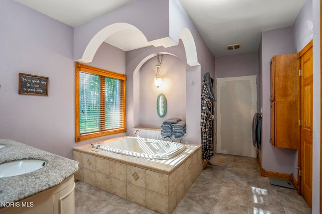 1189 Ottawa Road, Genoa, OH 43430