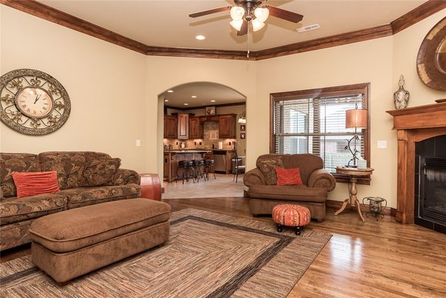 5602 W Murfield Drive, Rogers, AR 72758