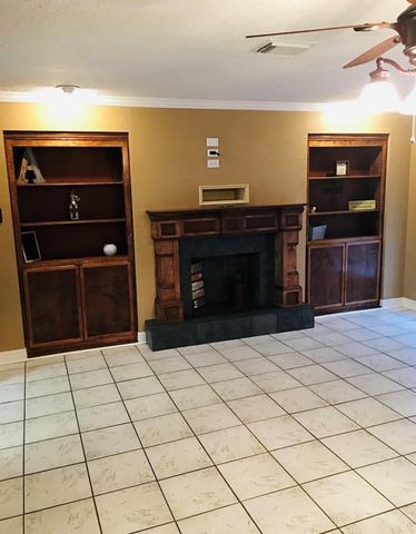 1308 Hospital Drive, Angleton, TX 77515