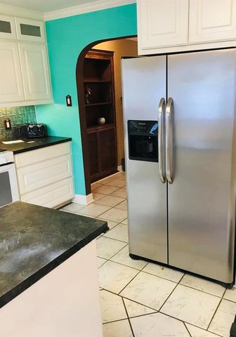 1308 Hospital Drive, Angleton, TX 77515