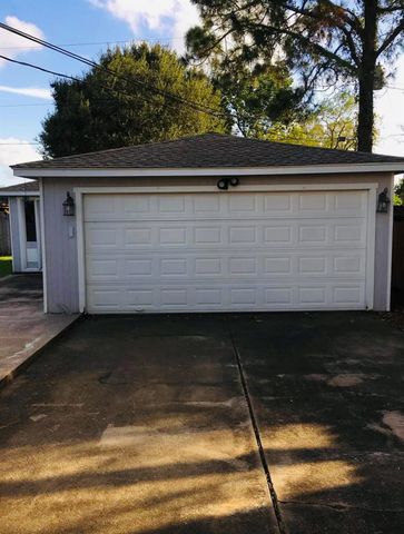 1308 Hospital Drive, Angleton, TX 77515