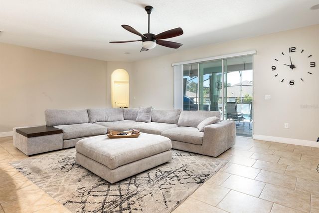 1153 SPINNING WHEEL DRIVE, Apopka, FL 32712