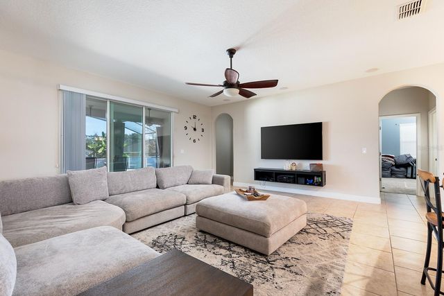 1153 SPINNING WHEEL DRIVE, Apopka, FL 32712