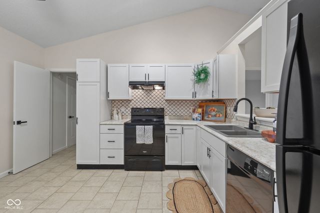 1585 Sweetwater Lane, Greenfield, IN 46140