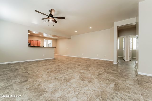 6449 W Smoky Falls Way, Tucson, AZ 85757