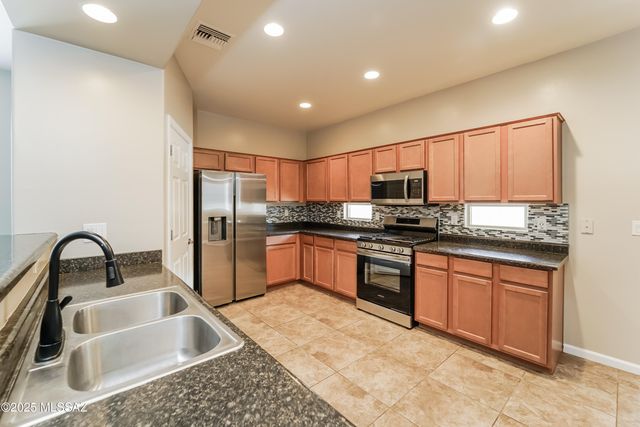 6449 W Smoky Falls Way, Tucson, AZ 85757