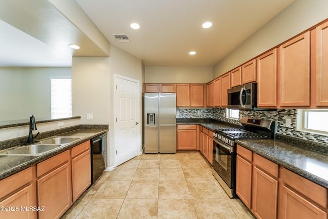 6449 W Smoky Falls Way, Tucson, AZ 85757