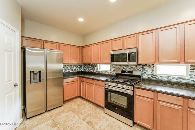 6449 W Smoky Falls Way, Tucson, AZ 85757