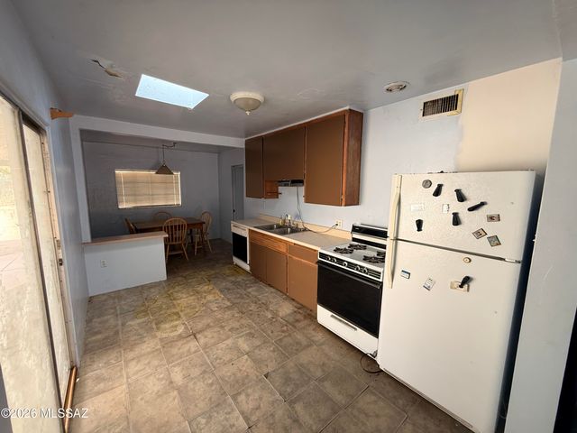 2111 S Miramonte Stravenue, Tucson, AZ 85713