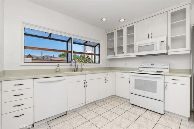 726 S Oak, Santa Ana, CA 92701