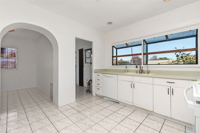 726 S Oak, Santa Ana, CA 92701