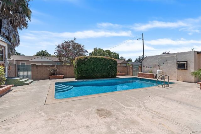 726 S Oak, Santa Ana, CA 92701