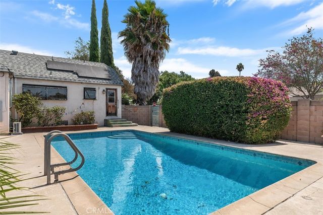 726 S Oak, Santa Ana, CA 92701