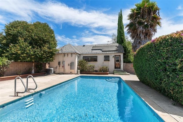 726 S Oak, Santa Ana, CA 92701