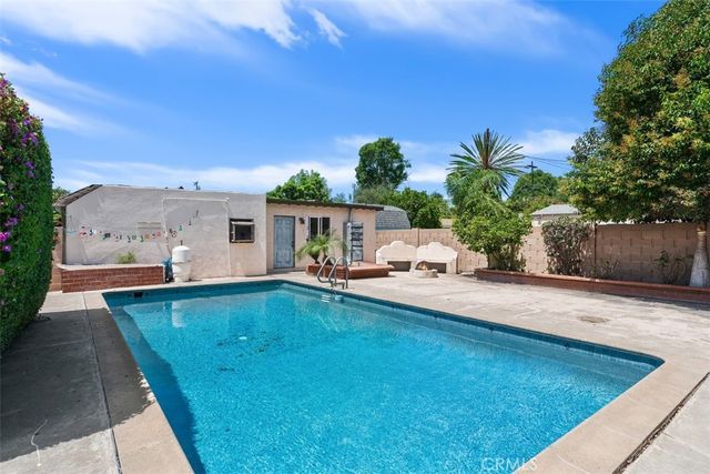 726 S Oak, Santa Ana, CA 92701