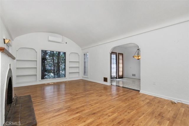 726 S Oak, Santa Ana, CA 92701